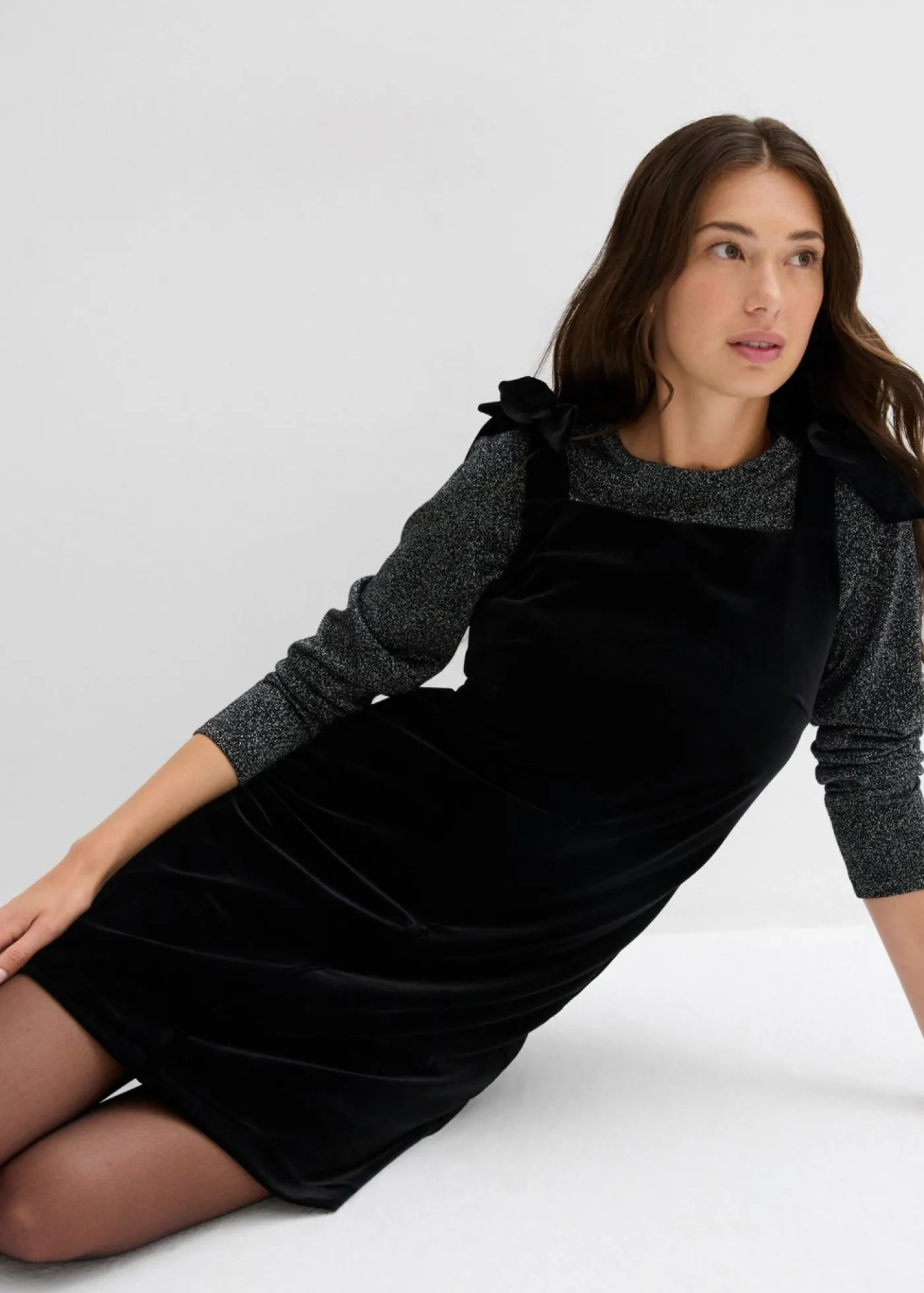 bonprix bonprix Vestidos>Vestido mini de terciopelo suave Negro