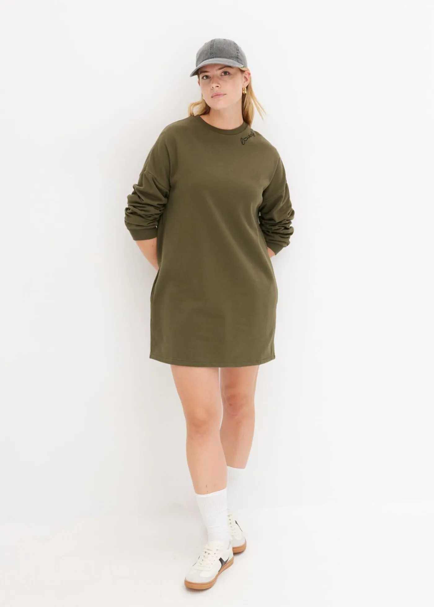 bonprix bonprix Ropa Cómoda|Vestidos>Vestido oversize tipo sudadera Verde oliva oscuro