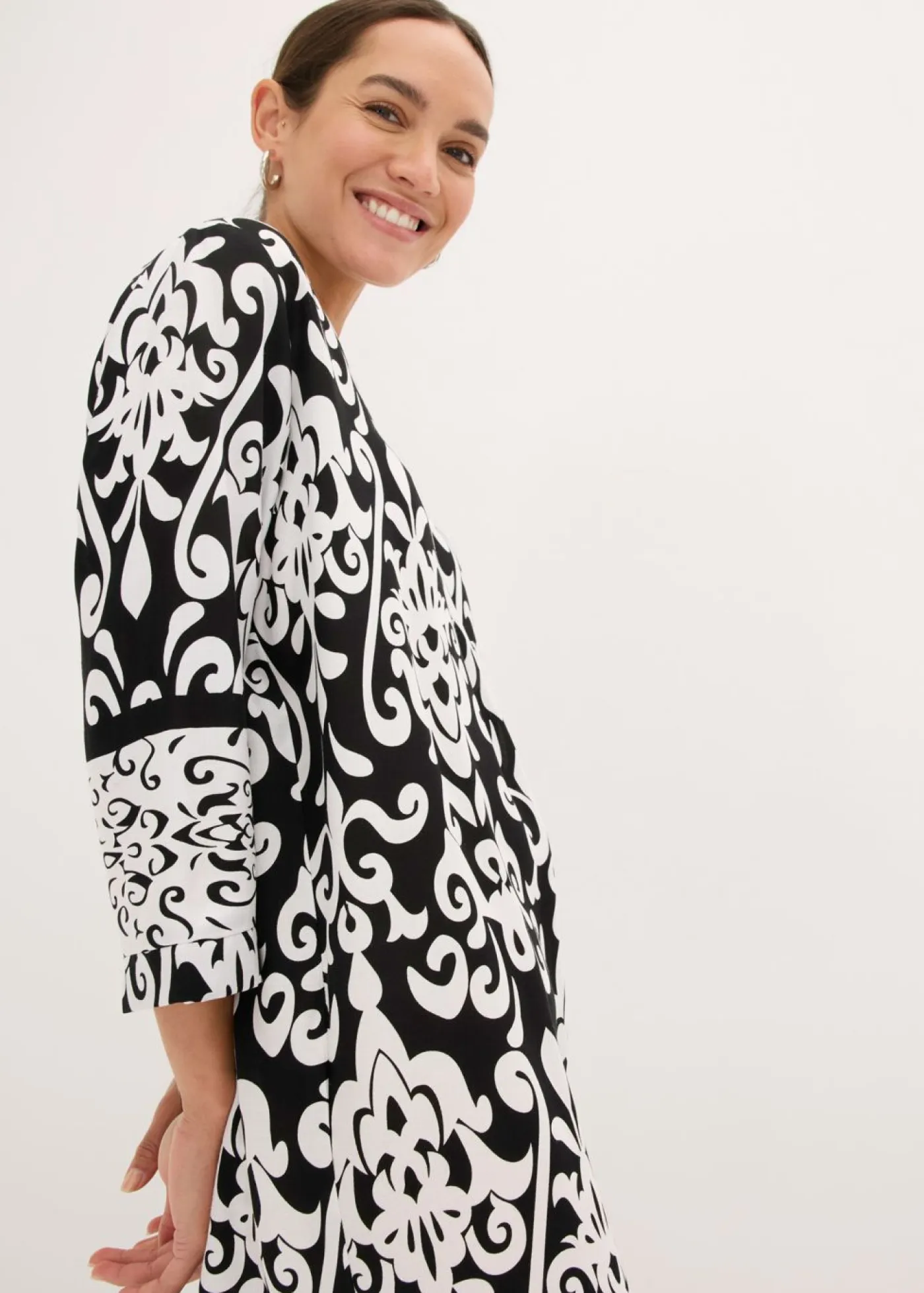 bonprix bonprix Vestidos|Novedades>Vestido tipo túnica de viscosa fluida Negro-blanco estampado