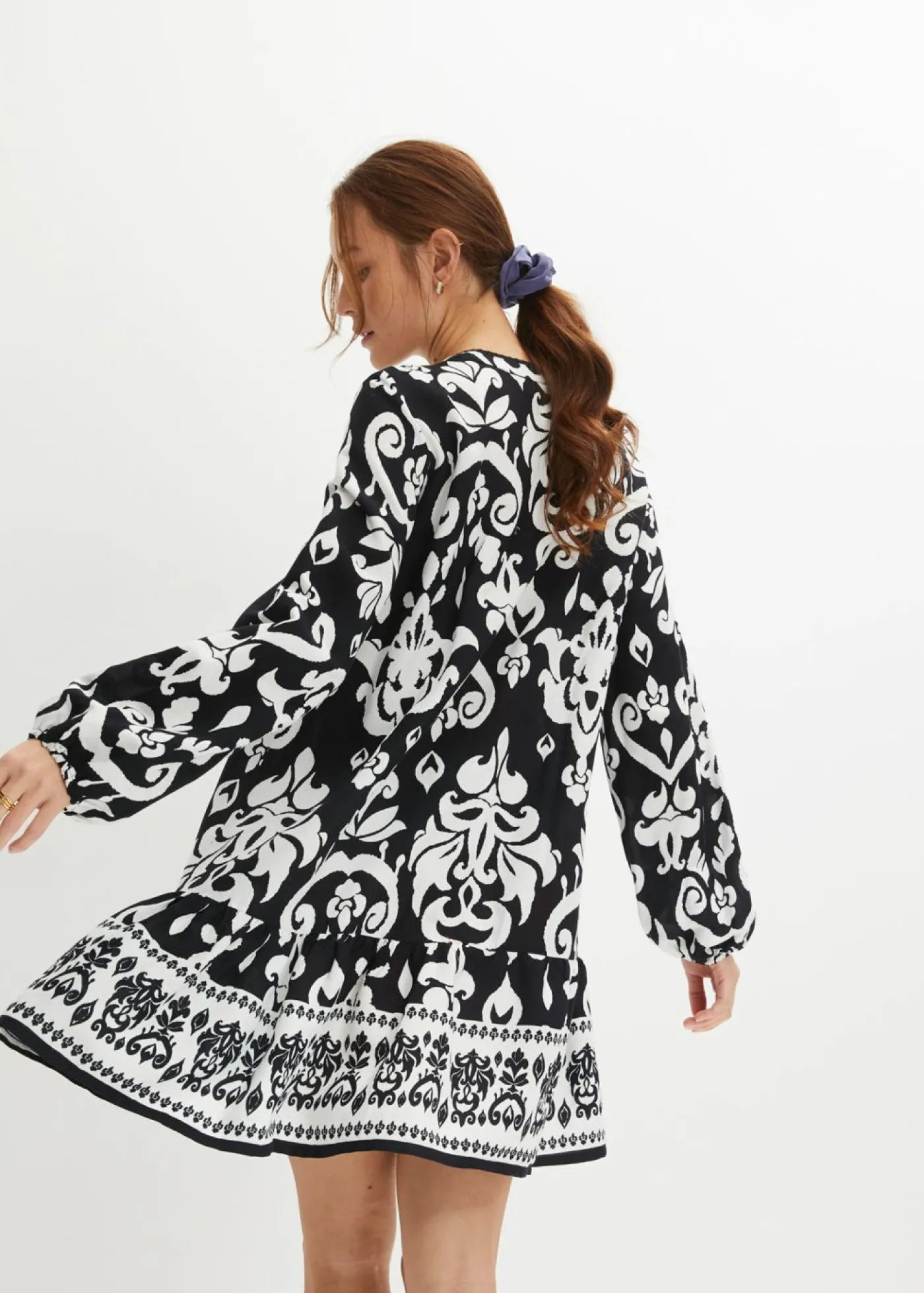 bonprix bonprix Vestidos>Vestido tipo túnica de viscosa fluida Negro-blanco con estampado gráfico