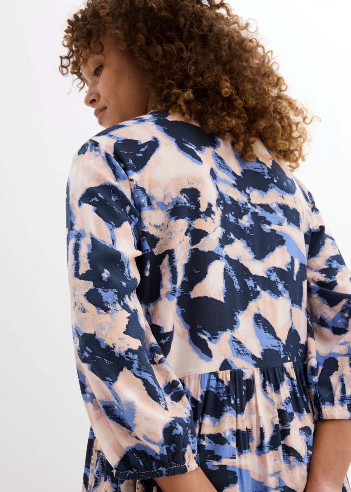 bonprix bonprix Vestidos>Vestido tipo túnica de viscosa fluida Azul nube/rosa melocotón/azul marino/rosa crema/lila empolvado estampado