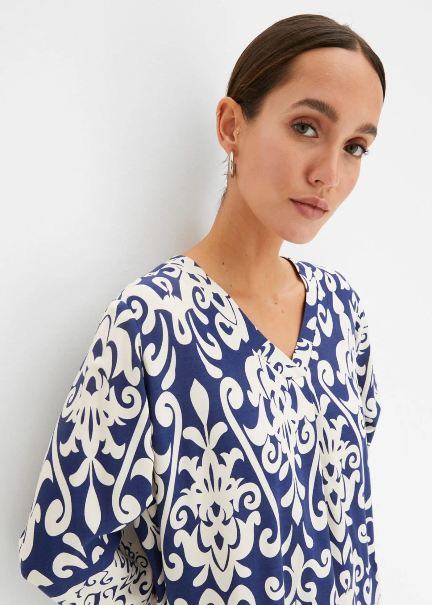 bonprix bonprix Vestidos|Novedades>Vestido tipo túnica de viscosa fluida azul marino/crema