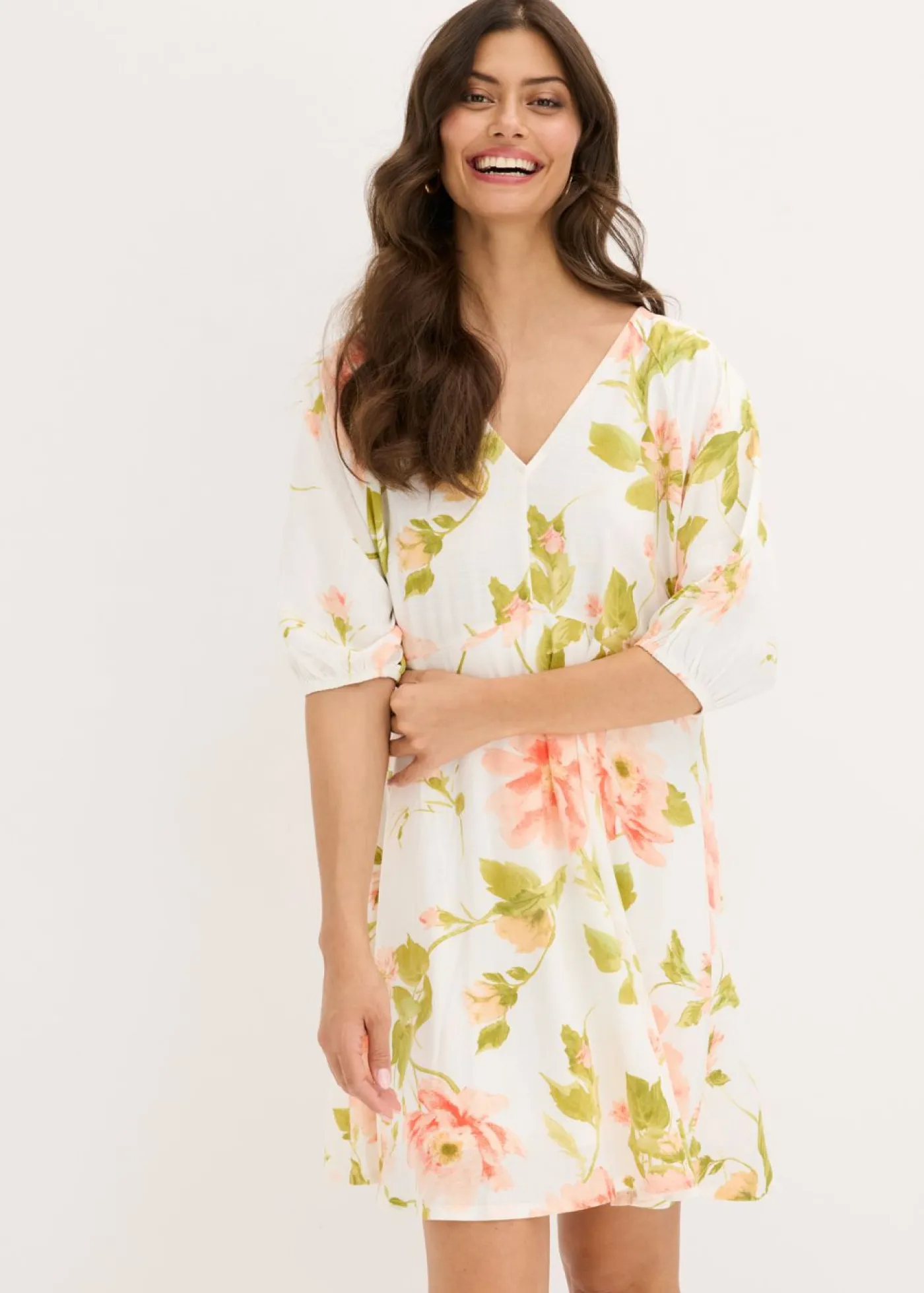 bonprix bonprix Vestidos>Vestido tipo túnica estampado de viscosa fluida blanco-melocotón-salmón claro con flores