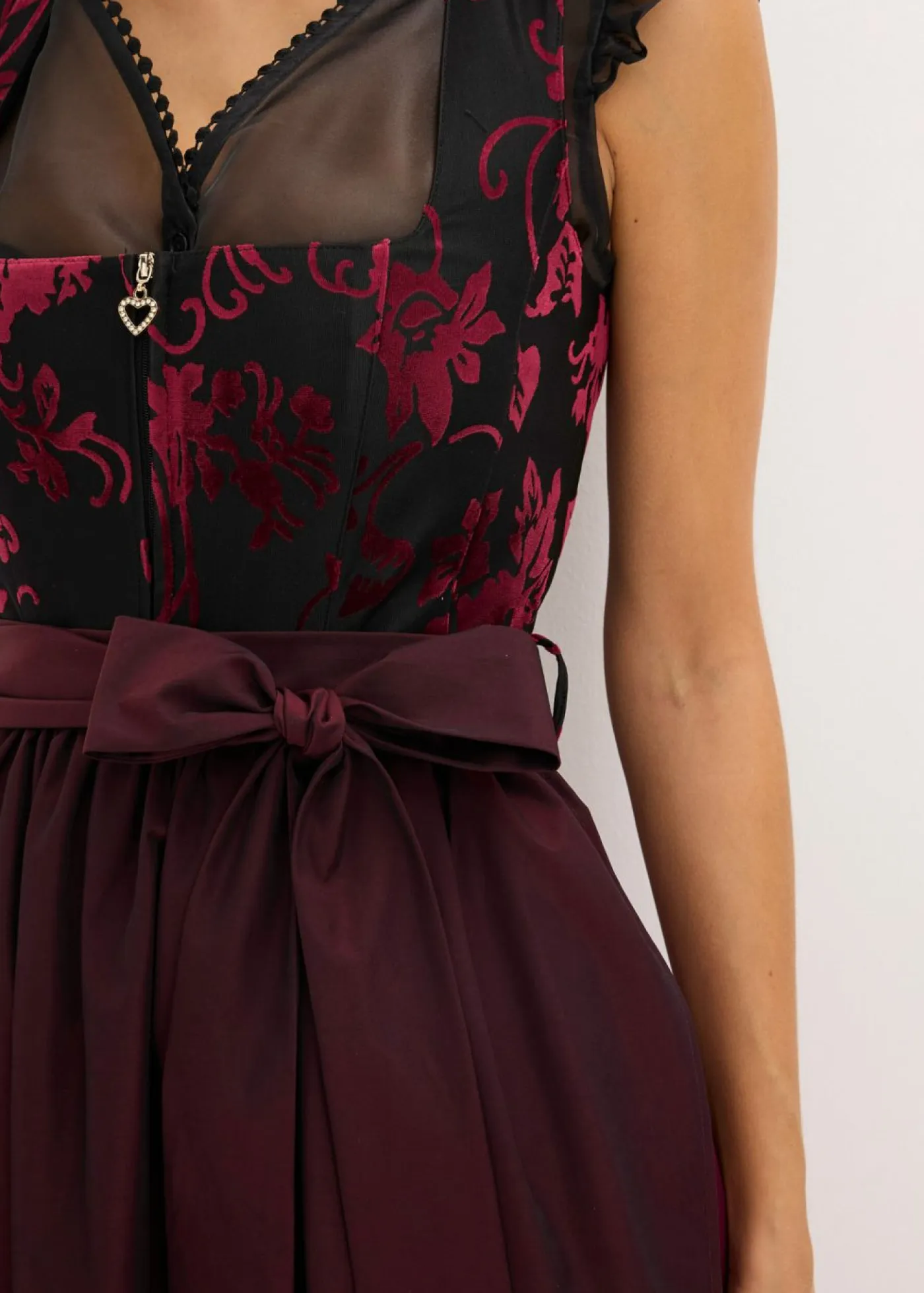 bonprix bonprix Vestidos>Vestido tirolés con terciopelo y largo midi (2 piezas) Rojo