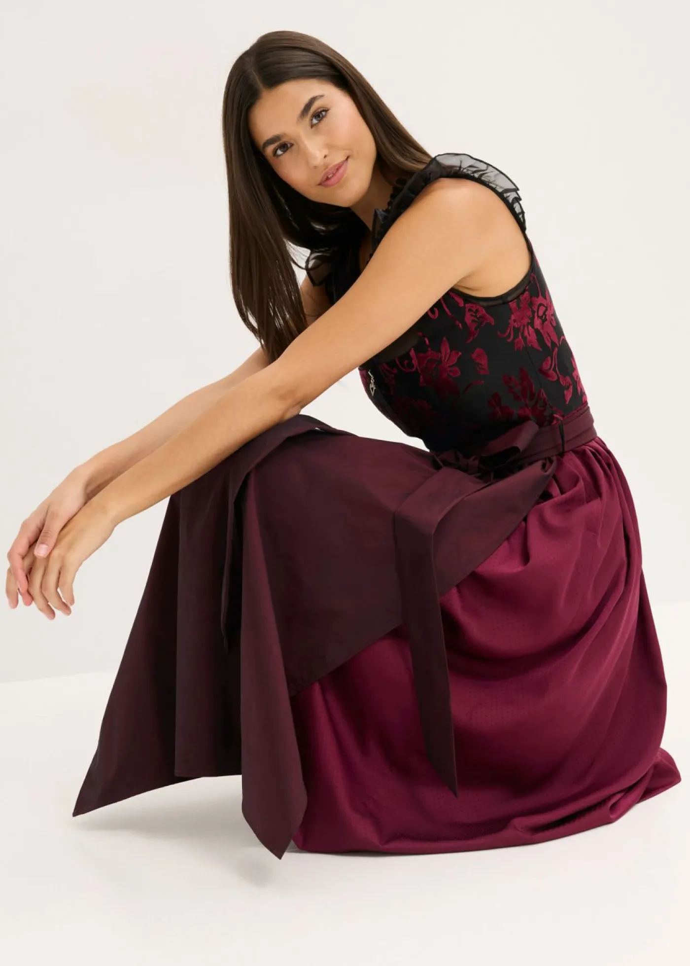 bonprix bonprix Vestidos>Vestido tirolés con terciopelo y largo midi (2 piezas) Rojo