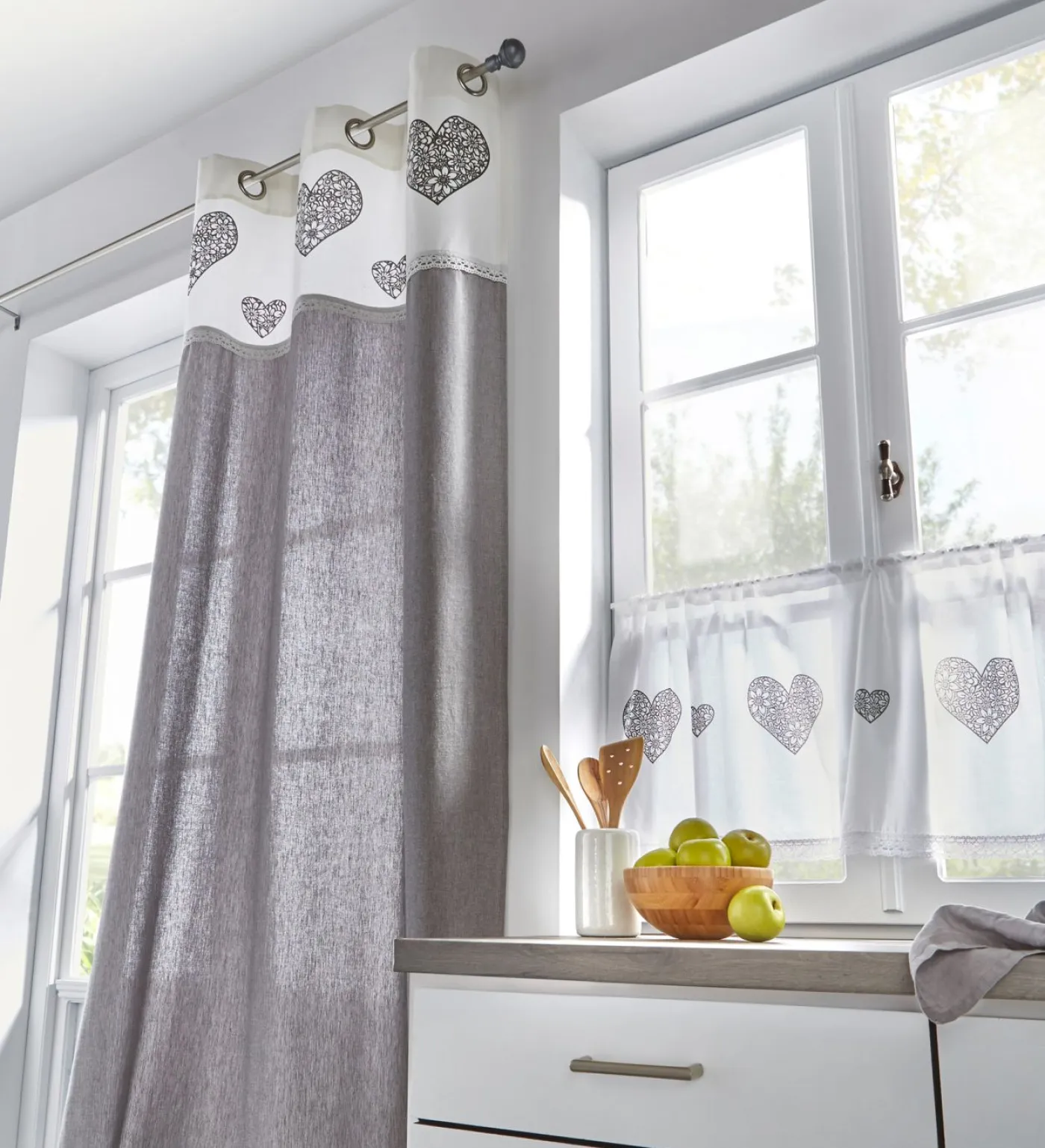 bonprix bonprix Visillo de algodón orgánico con estampado de corazones