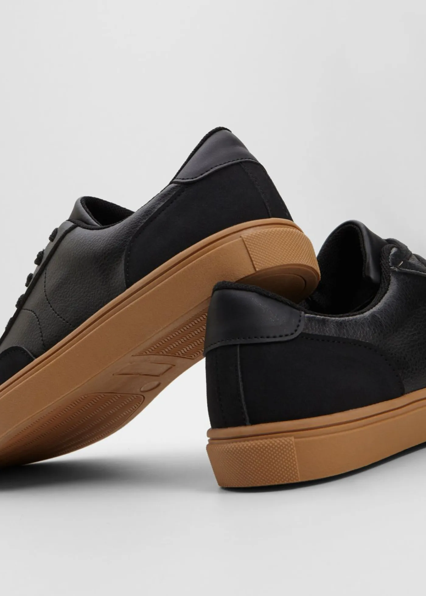 bonprix bonprix Tendencias·Zapatos Veganos|Zapatillas Deportivas>Zapatillas de aspecto retro Negro