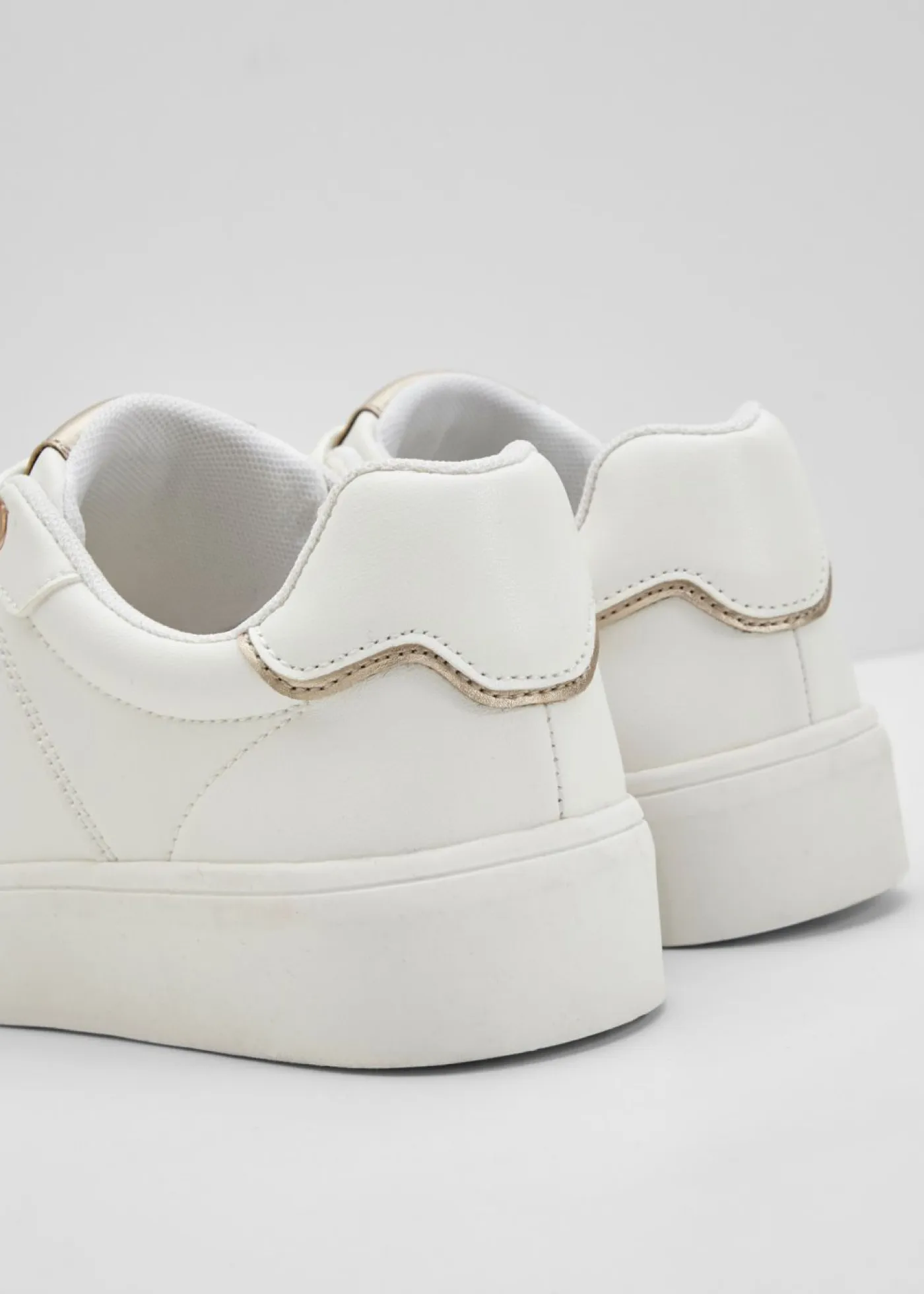 bonprix bonprix Zapatillas>Zapatillas deportivas con plantilla acolchada blanco/oro rosa metálico